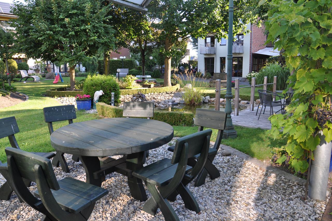 Hotel Victoria Hövelhof Exteriör bild