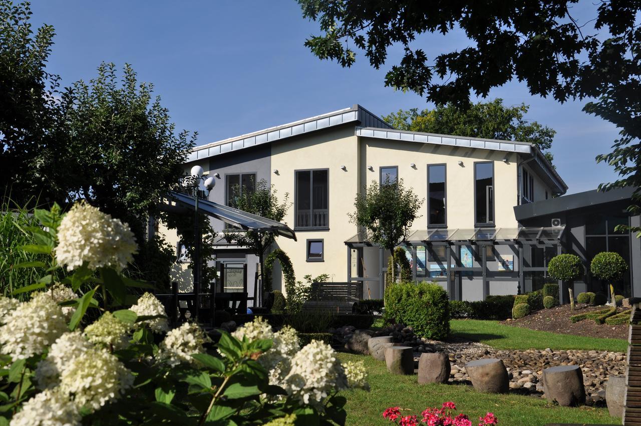 Hotel Victoria Hövelhof Exteriör bild