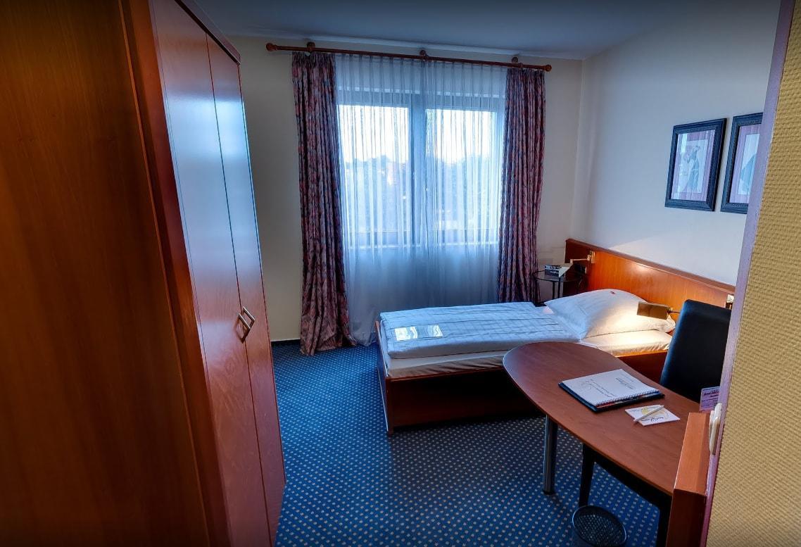 Hotel Victoria Hövelhof Exteriör bild
